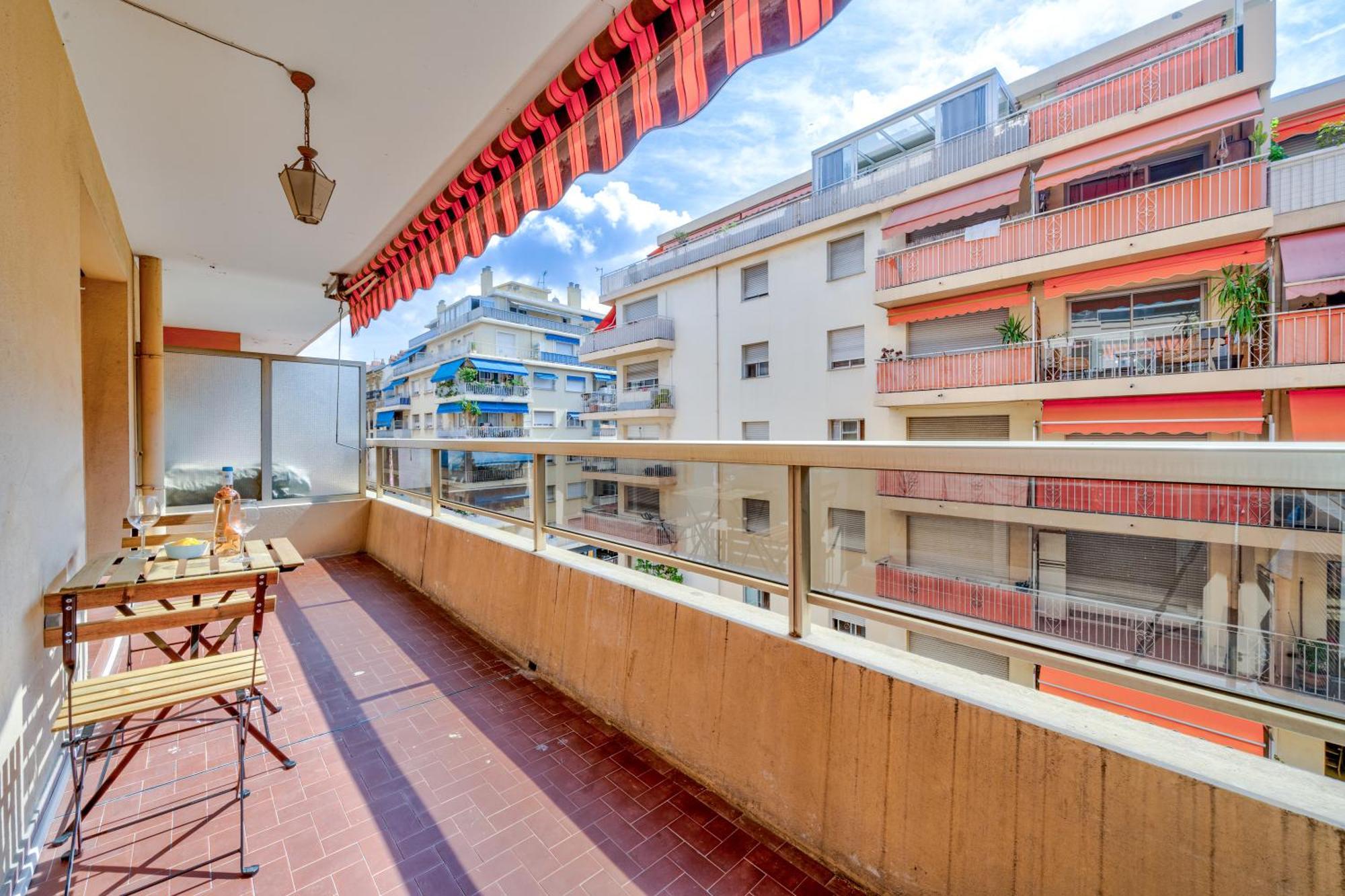 Near Old Town And Fully Renovated Leilighet