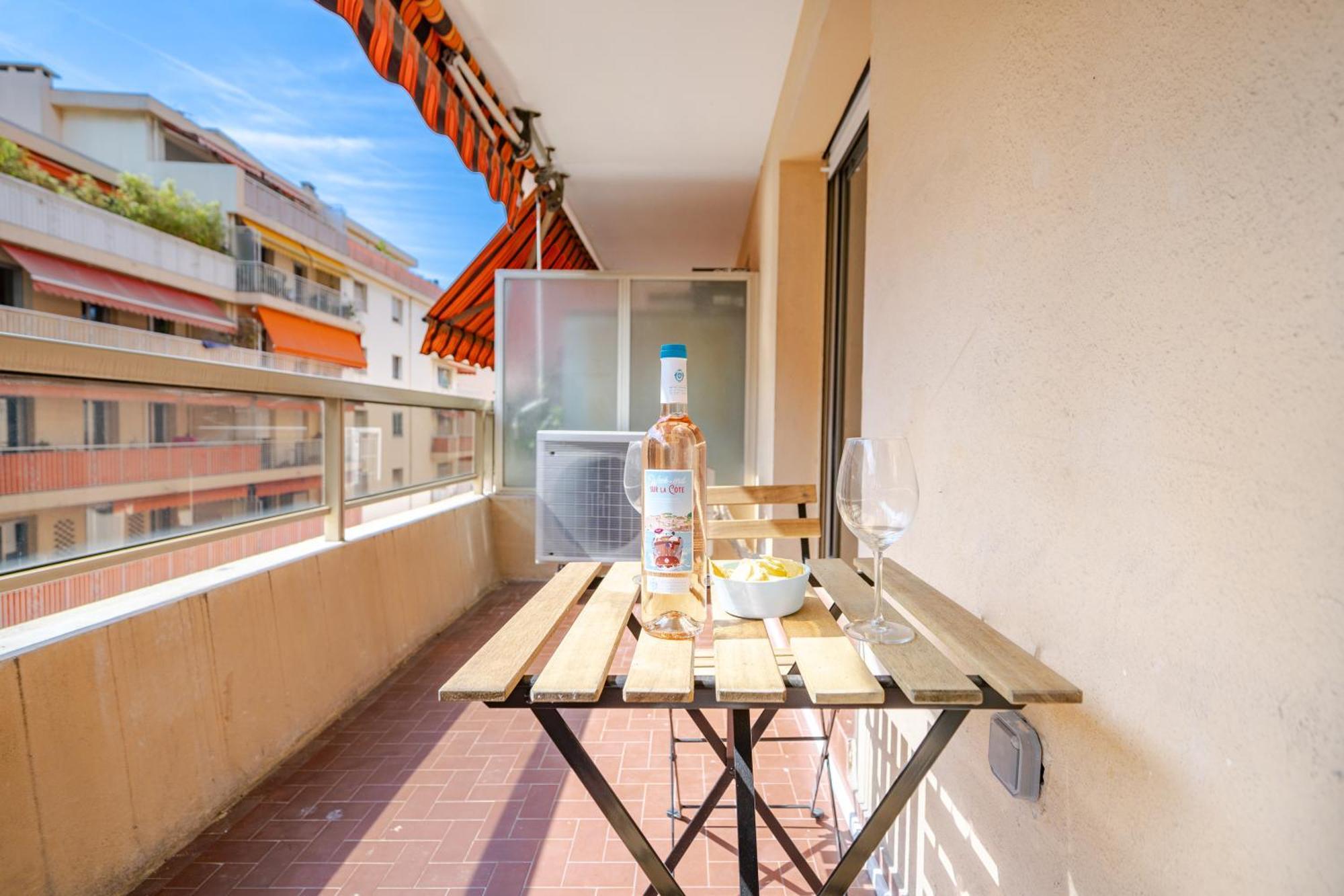 Leilighet Near Old Town And Fully Renovated Nice